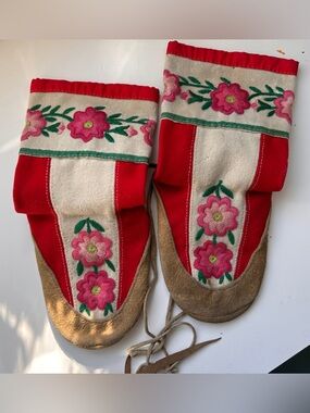 vintage felt embroidered floral leather mukluks crow boots authentic